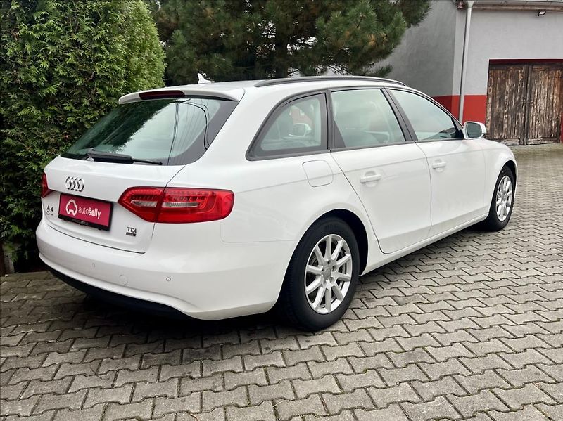 Audi A4 2,0 TDi KLIMA / NAVI - fotka 5 z 40