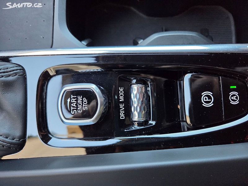 Volvo V60 (2020) 2.0 D4 AWD 4x4 Automat - fotka 29 z 37