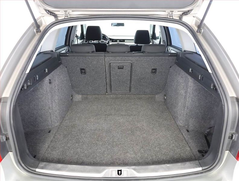 Škoda Superb (2013) 1.6 TDI, Tempomat - fotka 17 z 18