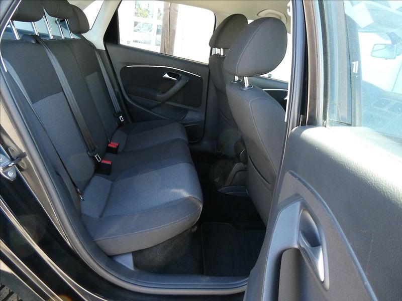 Volkswagen Polo 1,2 TSi 66kW HIGHLINE,serviska - fotka 27 z 39