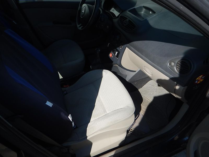 Renault Clio 1.4i, 72 kW, KLIMA - fotka 13 z 21