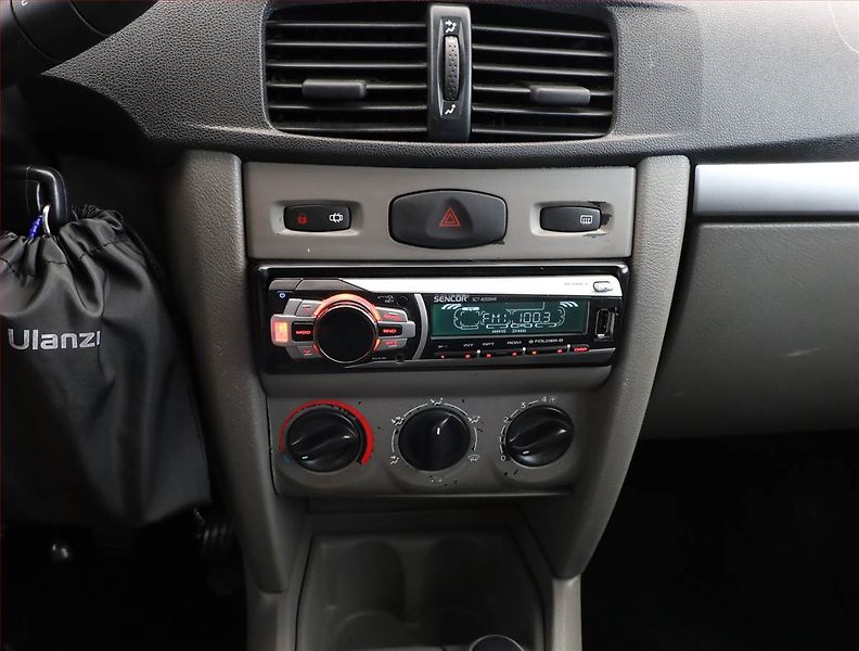 Renault Thalia (2010) 1.2 16V, Serv.kniha, po STK - fotka 9 z 14