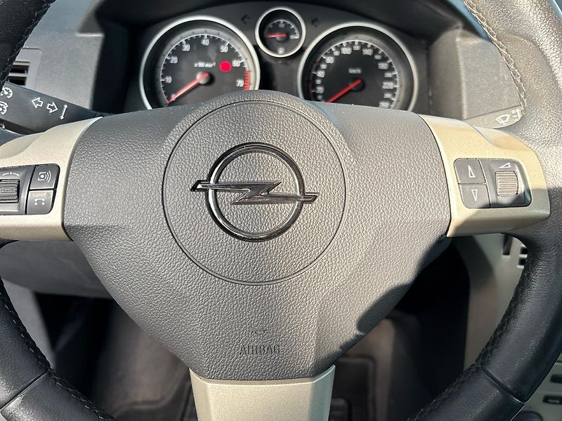 Opel Astra Kombi - fotka 22 z 26
