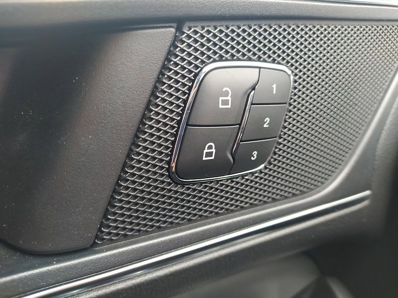 Ford S-MAX (2019) 2.0 EcoBlue 140kW ST-line - fotka 21 z 22