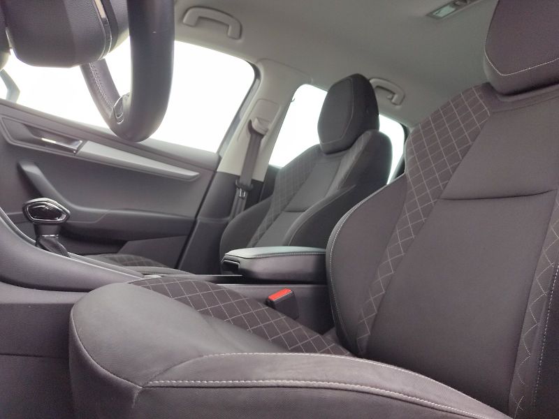 Škoda Karoq (2021) Ambition 2,0 Tdi 85 kw DSG - fotka 22 z 36