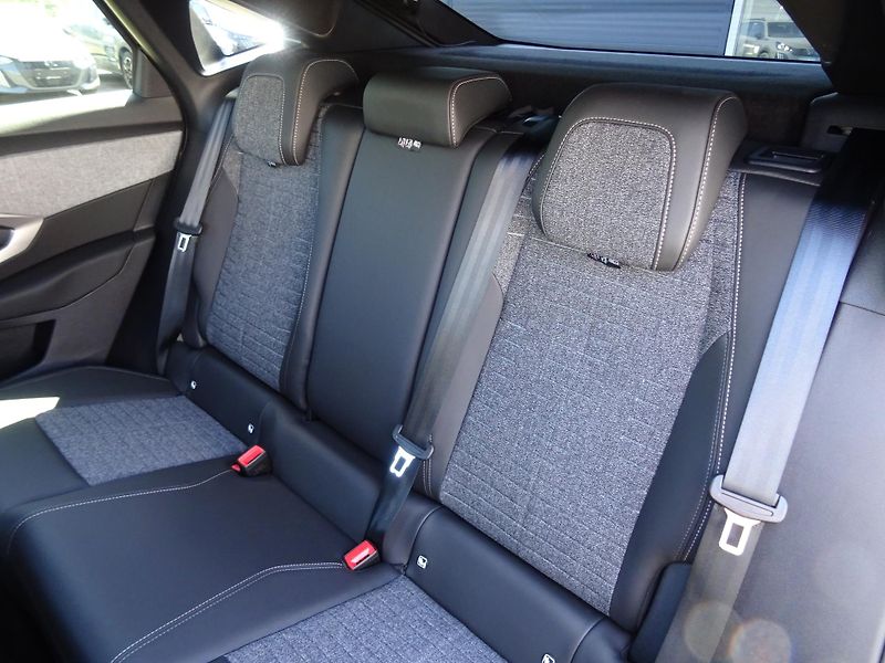 Peugeot 3008 (2026) BUSINESS Hybrid 145k e-DCS6 - fotka 17 z 49