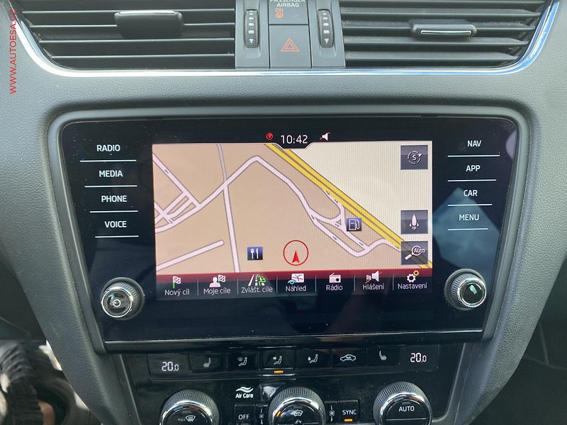 Škoda Octavia (2019) 2.0 TDi 4x4, RS, DSG, +ALU - fotka 16 z 19
