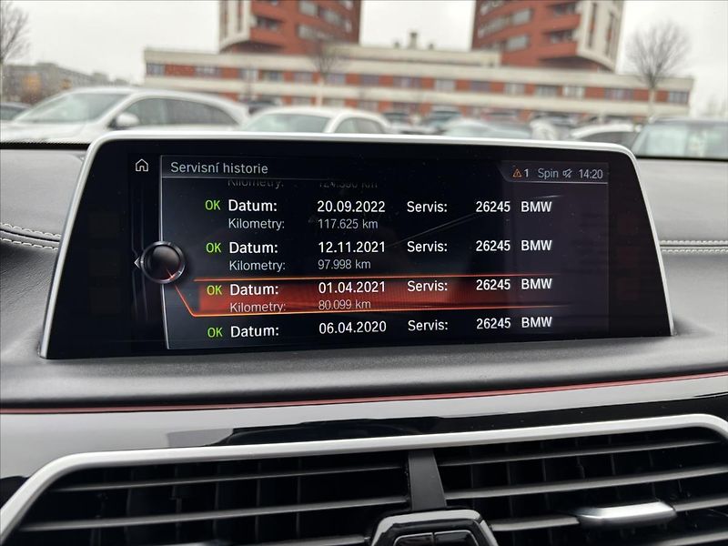 BMW Řada 7 4,4 i 750Li xDrive Individual - fotka 37 z 39