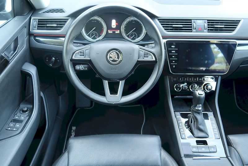 Škoda Superb (2018) Combi L&K  2,0 TDi/140 kW 4X4 - fotka 12 z 36