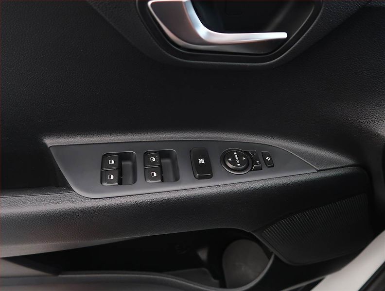 Kia Stonic (2024) 1.2 DPI, ČR,1.maj, Serv.kniha - fotka 22 z 22