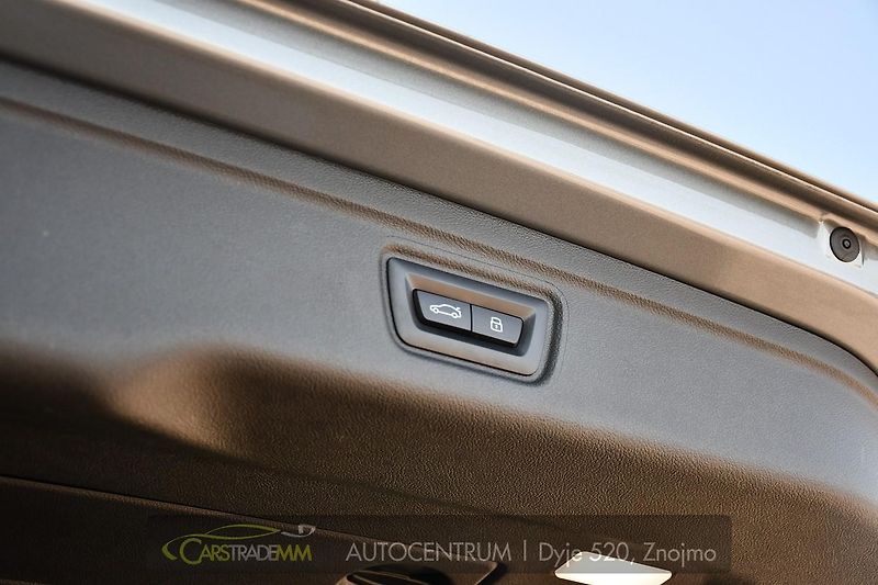BMW Řada 3 320d xDrive M-SPORT ČR HUD DCC - fotka 50 z 58