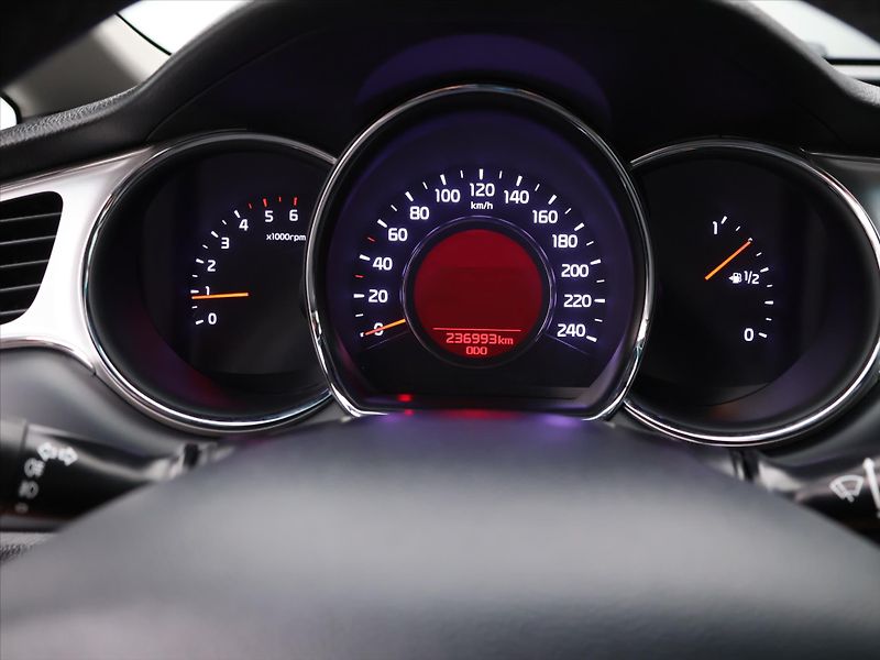 Kia Ceed 1,6 CRDI 100kW CZ Comfort Navi - fotka 16 z 30