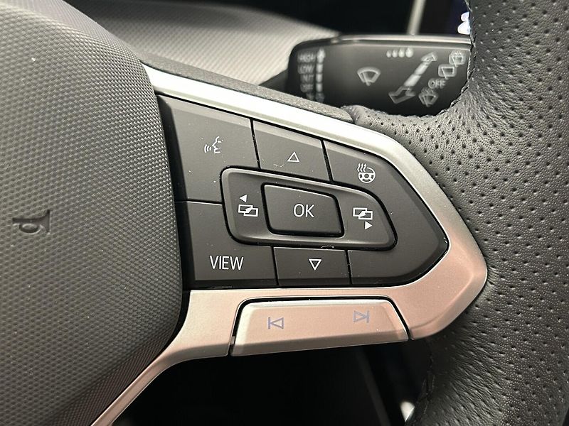 Volkswagen Golf 1.5 TSI R-Line - fotka 20 z 30