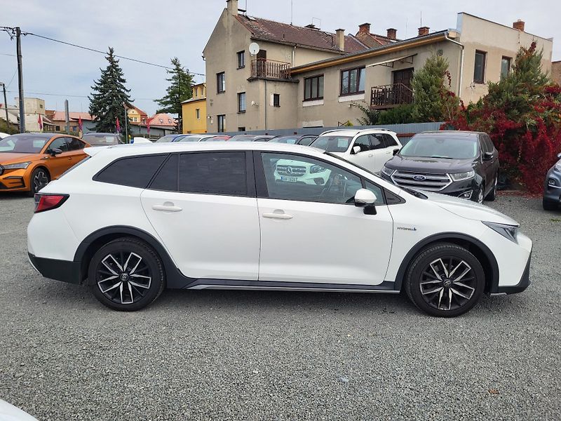 Toyota Corolla 2.0 Hybrid e-CVT 112kW Trek - fotka 5 z 46