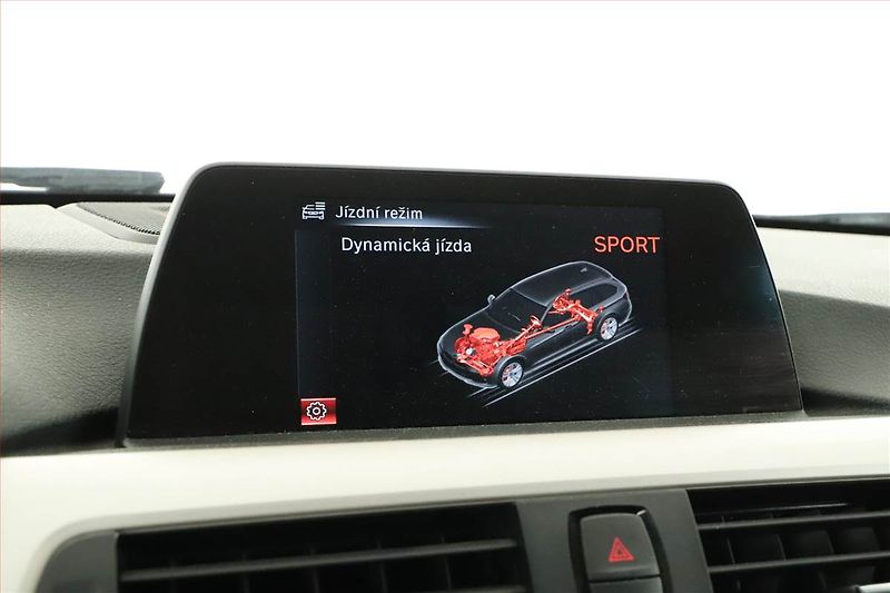 BMW Řada 3 (2014) 320 d xDrive, 4X4, Automat - fotka 14 z 17