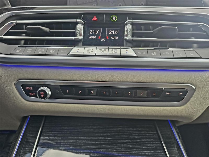 BMW X7 4,4 i 7MÍST TOP KOMPLET VÝBAVA - fotka 29 z 37