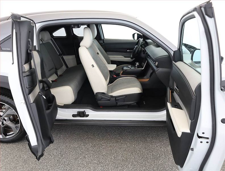 Mazda MX-30 (2020) e-Skyactiv, Automat, Kůže - fotka 7 z 22