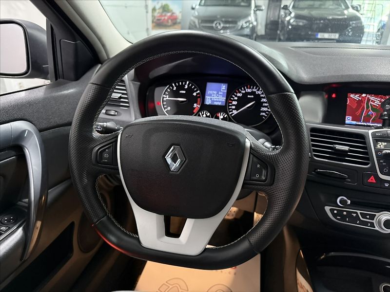 Renault Laguna 2,0   DCi GT 4CONTROL BI-XEN - fotka 24 z 42