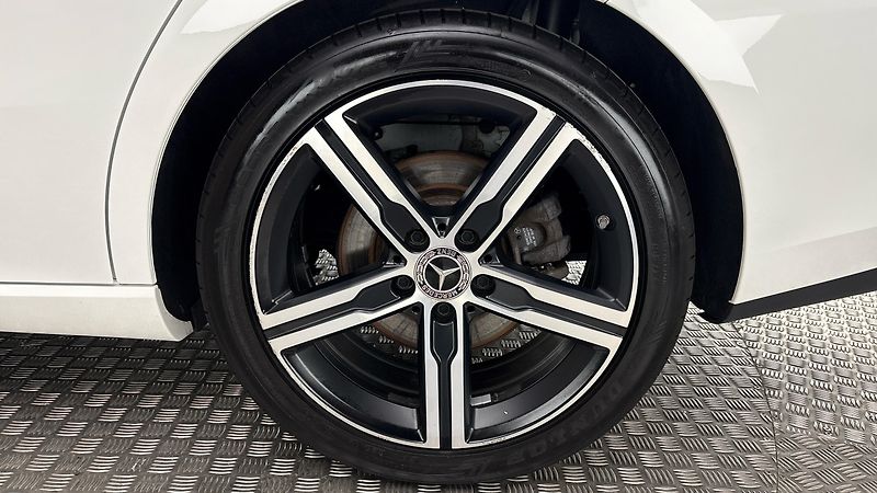 Mercedes-Benz CLA 200d AUT Shooting Brake - fotka 19 z 29