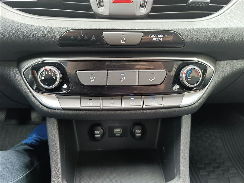 Hyundai i30 1,0 T-GDi Comfort - fotka 12 z 19