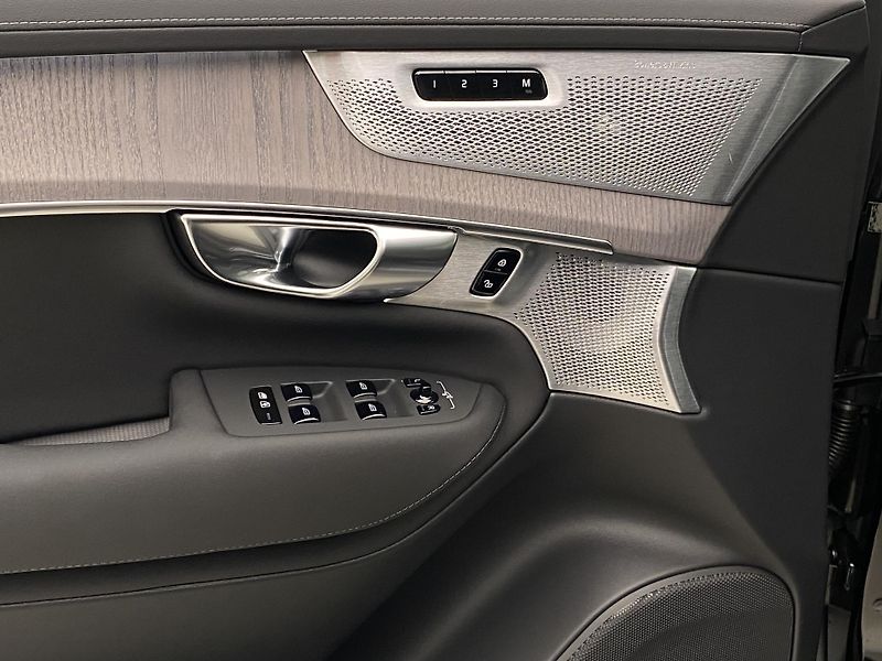 Volvo XC90 (2026) T8 AWD RECHARGE DARK ULTRA - fotka 31 z 76