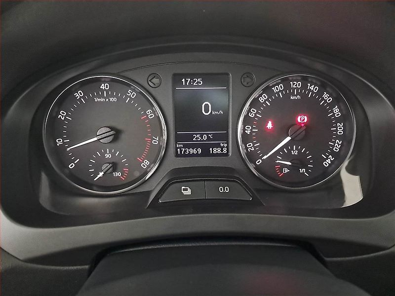 Škoda Rapid (2015) Spaceback 1.2 TSI, Xenony - fotka 11 z 19