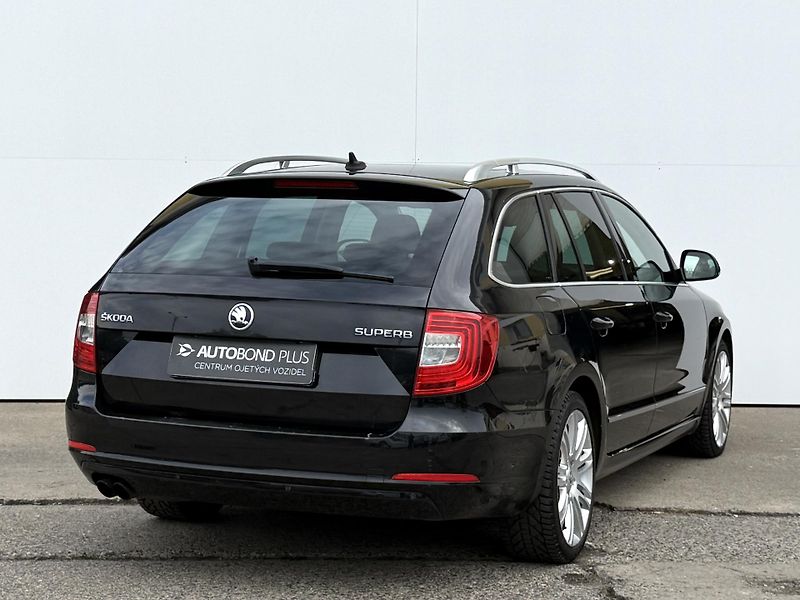 Škoda Superb 2.0 TDI DSG / 125 kW Elegance - fotka 2 z 25