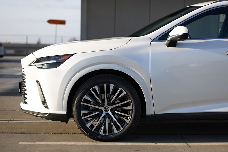 Lexus RX 450h plus 450H+ 2,5 PHEV EXECUTIVE PLUS - fotka 9 z 29
