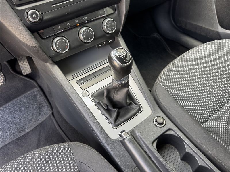 Škoda Octavia 1,6 TDI 77kW původ ČR - fotka 36 z 50
