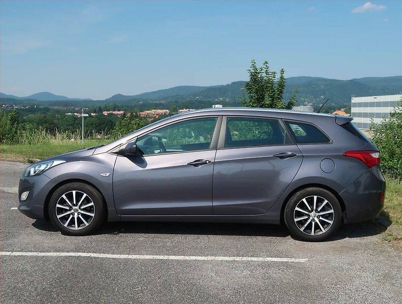 Hyundai i30 (2016) 1.6 MPI, Navi, Tempomat - fotka 3 z 16