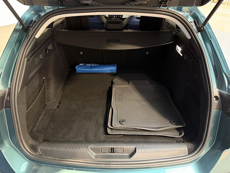 Peugeot 308 SW ALLURE 1.2 PureTech 130 S&S - fotka 13 z 14