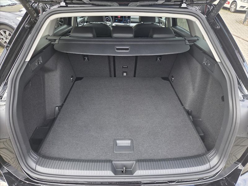 Volkswagen Golf 1,5 eTSi 110kW DSG Záruka2028 - fotka 12 z 22