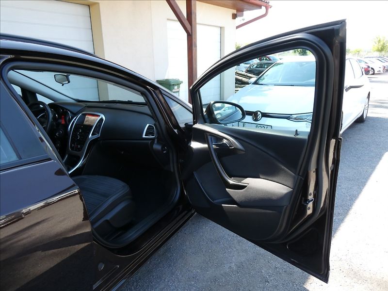 Opel Astra 1,4 i 88kW klima, serviska - fotka 24 z 44