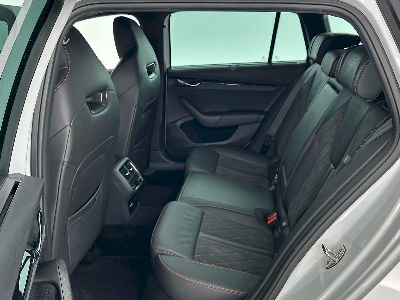 Škoda Octavia (2022) Combi 2.0TSI 180kW RS - fotka 8 z 38