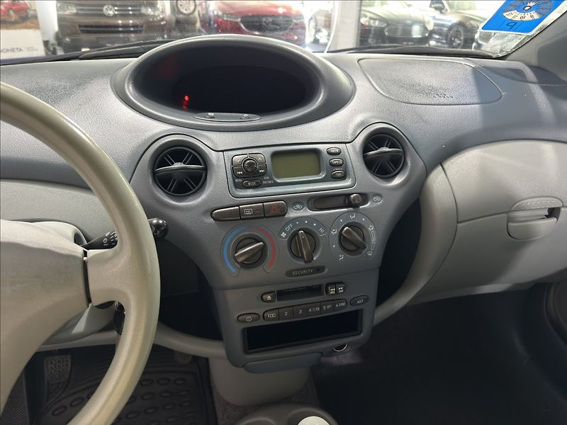 Toyota Yaris 1,0   VVT-i SLUŠNÝ STAV STK - fotka 7 z 12