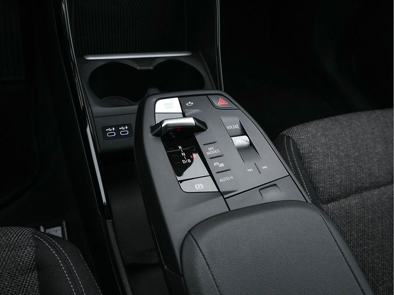 BMW iX1 (2023) xDrive30 4×4 - fotka 14 z 14