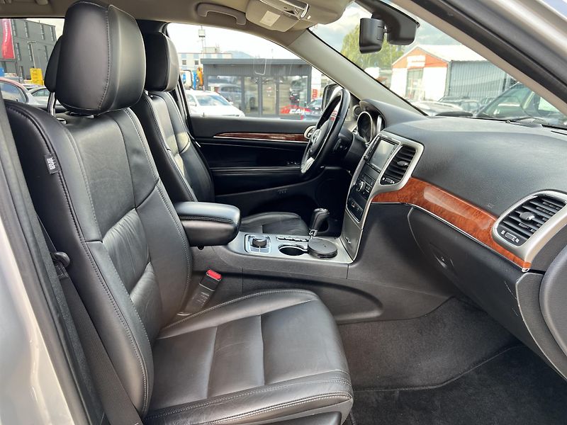 Jeep Grand Cherokee 3.0CRD AUTOMAT LIMITED TAŽNÉ - fotka 33 z 43