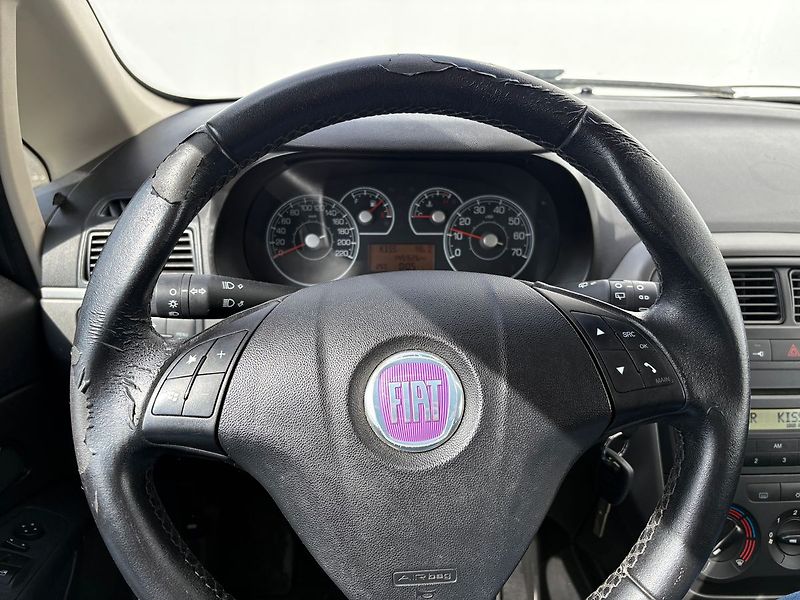 Fiat Punto 1.4i, 57kW, Klima - fotka 6 z 15