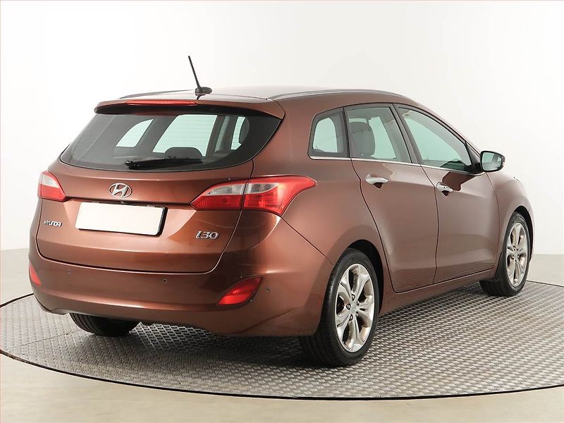 Hyundai i30 (2013) 1.6 CRDi, Serv.kniha, Navi - fotka 5 z 17