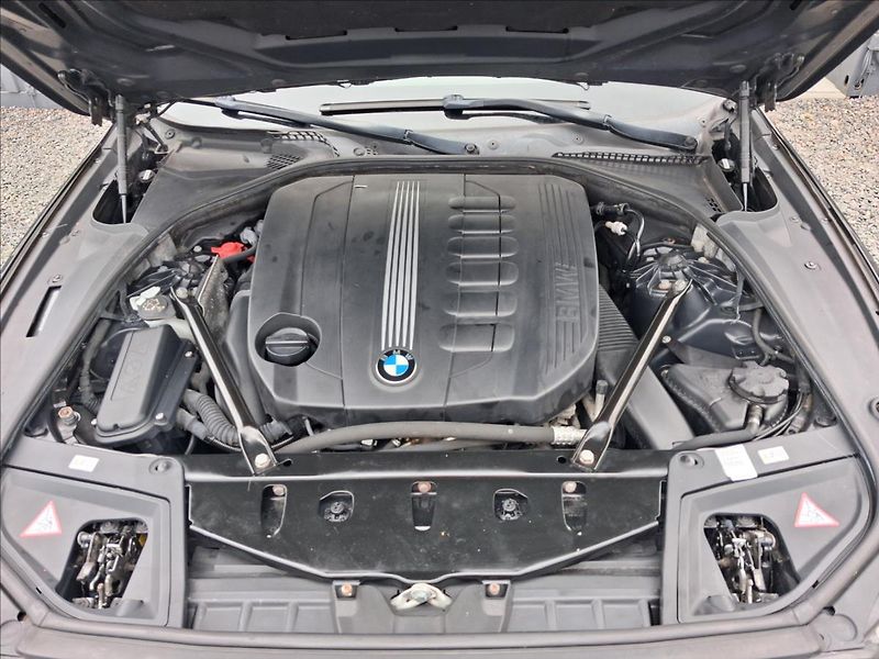 BMW Řada 5 3,0 150kw, kůže - fotka 14 z 14