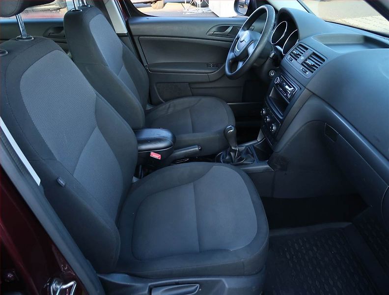 Škoda Yeti (2011) 1.2 TSI, Serv.kniha, po STK - fotka 9 z 14