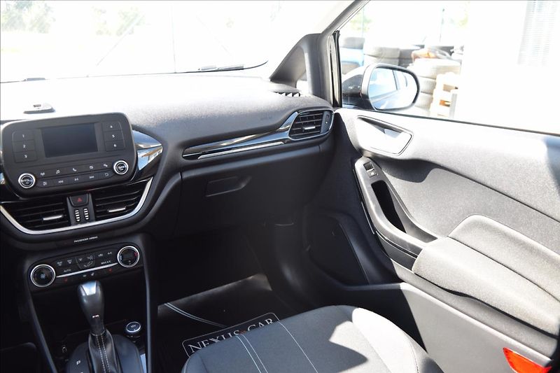 Ford Fiesta 1,0 i 73KW AUTOMAT NÍZKÉ KM - fotka 28 z 45