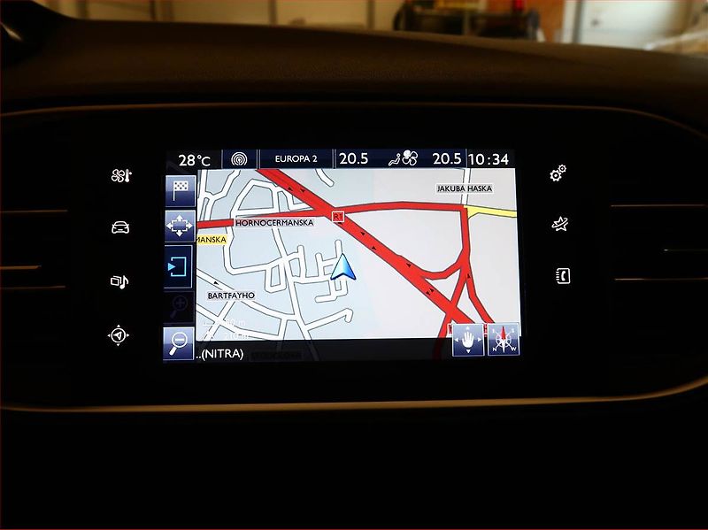 Peugeot 308 (2017) 1.6 BlueHDi, Serv.kniha, Navi - fotka 13 z 17