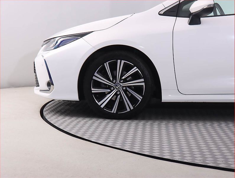 Toyota Corolla (2022) Comfort 1.8 Hybrid - fotka 15 z 21