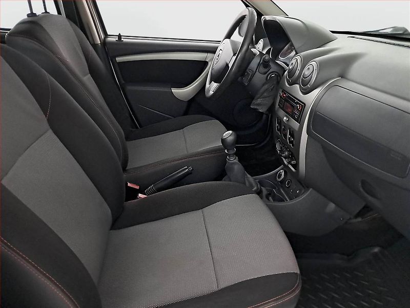 Dacia Duster (2013) 1.5 dCi, 4X4 - fotka 9 z 14