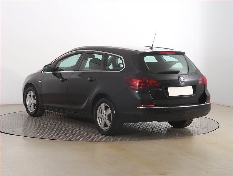 Opel Astra (2013) 1.6 16V, Tempomat - fotka 4 z 16