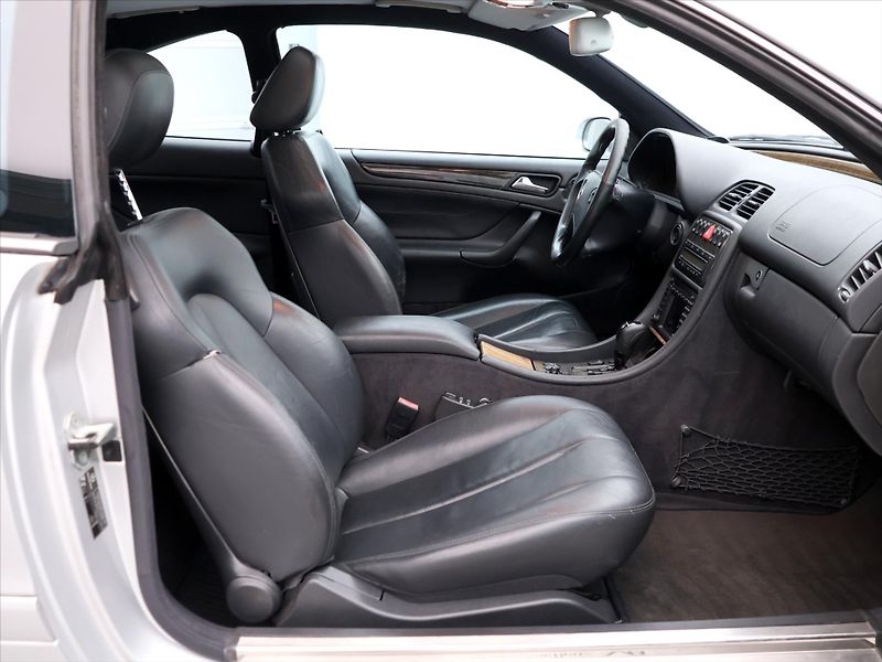 Mercedes-Benz CLK 5.4 i 255kW 55 AMG Aut. - fotka 11 z 38