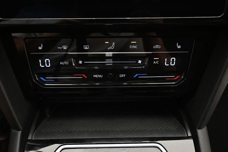 Volkswagen Passat 1,5 TSI 110 kW DSG Business Zá - fotka 21 z 31