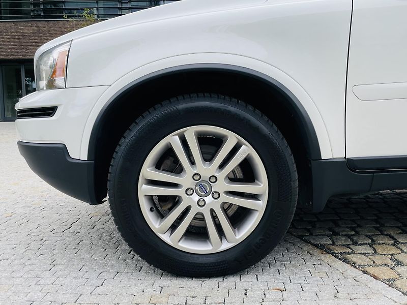 Volvo XC90 2.4D5 4x4 AUT VÝHŘEV SENZORY - fotka 40 z 40