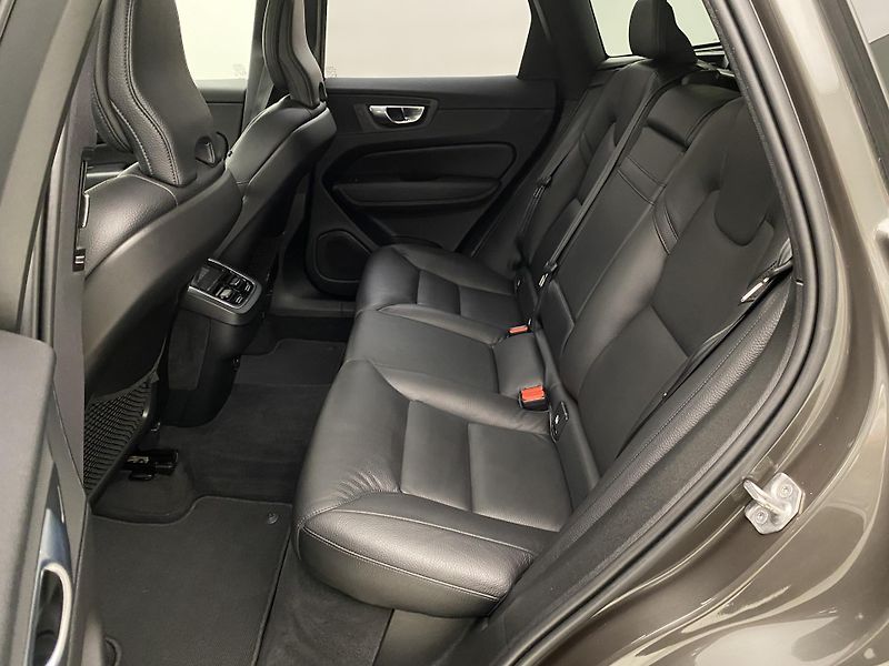Volvo XC60 B4 AWD INSCRIPTION AUT  - fotka 5 z 50